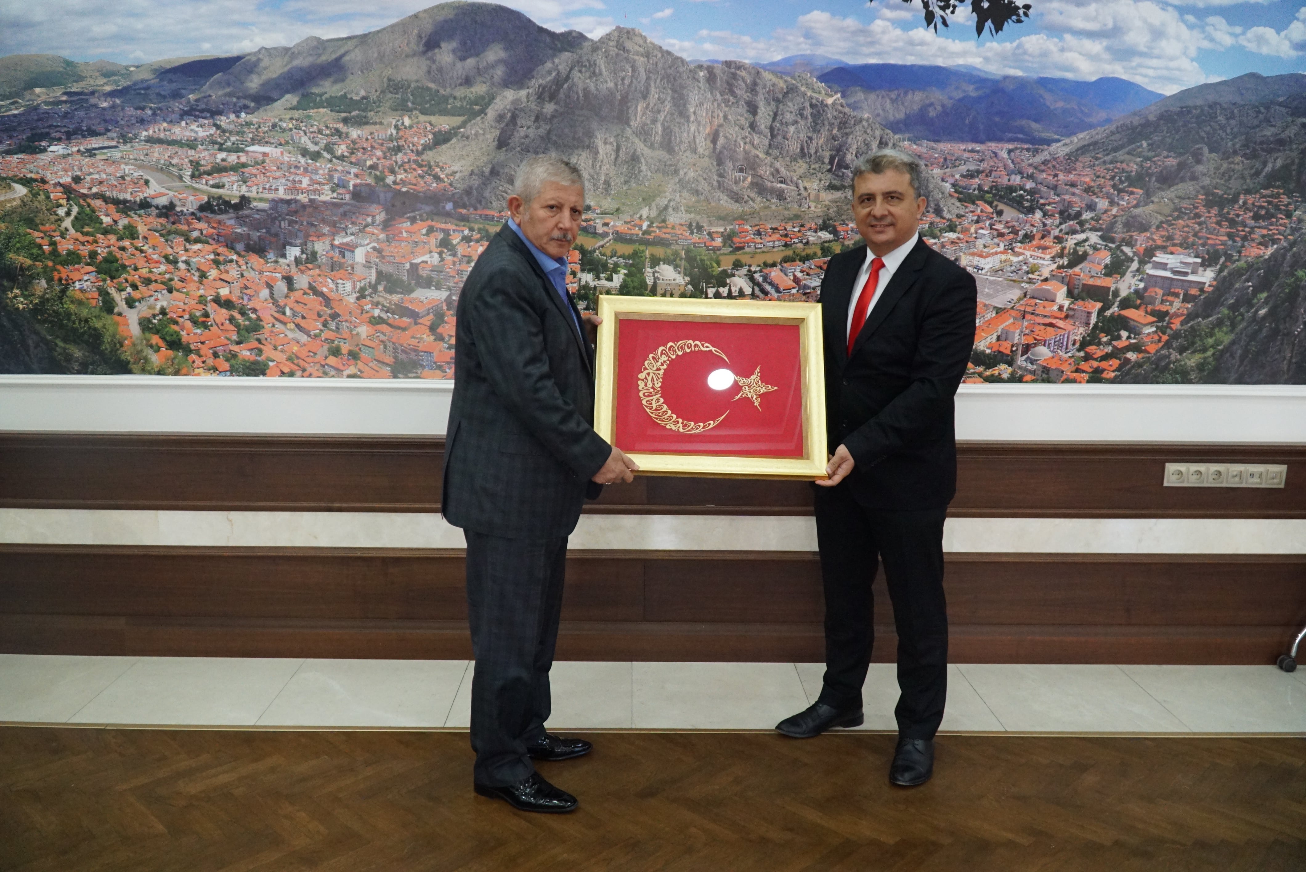 Yeşilırmak Havzası Kalkınma Birliği Müdürü Mustafa ÖRGÜT, Amasya Belediye Başkanı Sayın Mehmet Sarı 'yı Ziyaret Etti